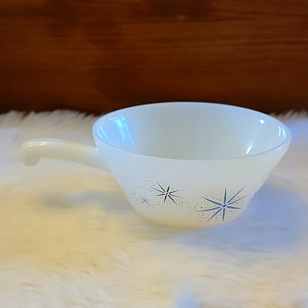 Vintage atomic starburst milk glass soup bowl